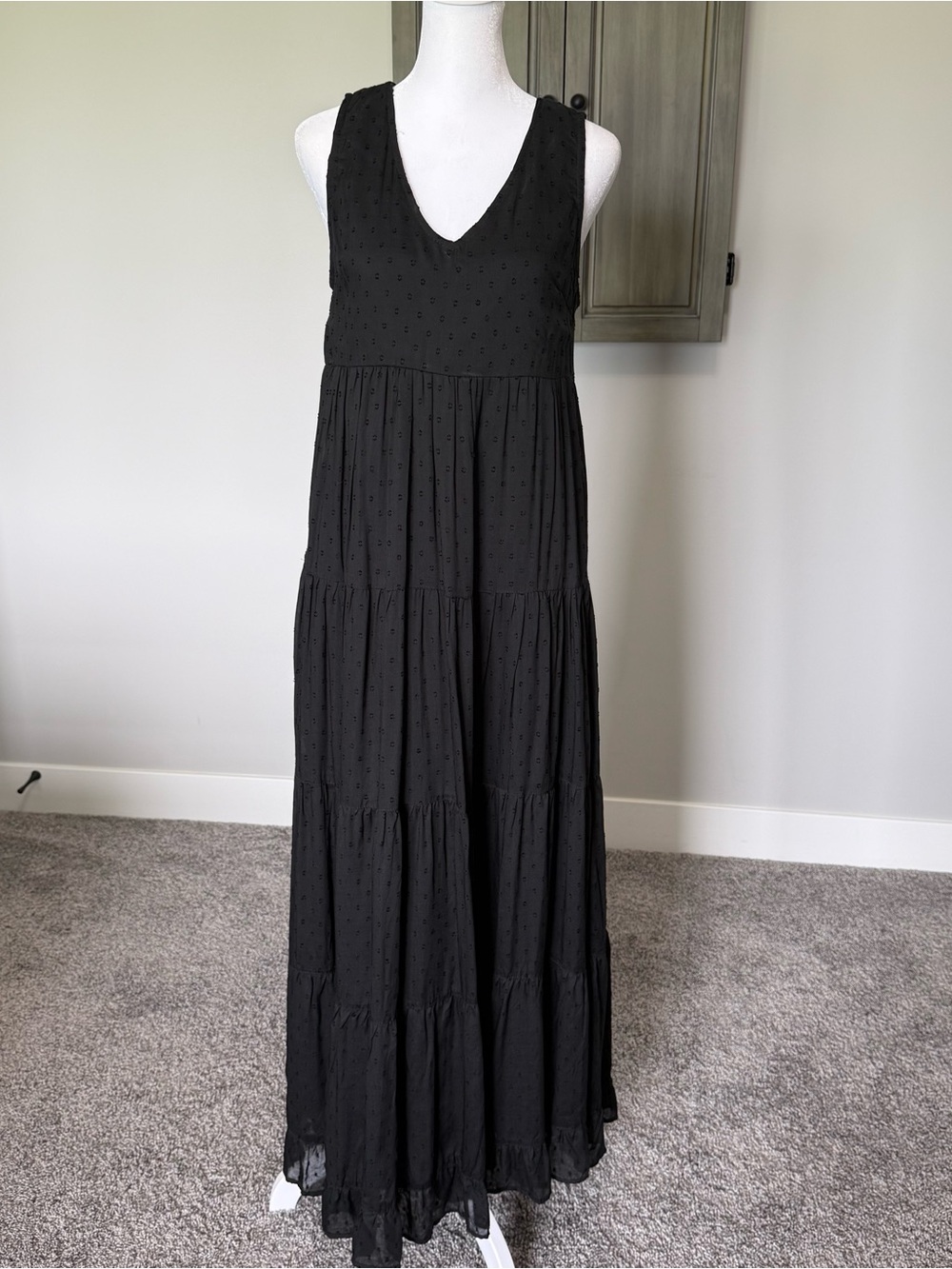 NWT Angie Black Sleeveless V-Neck Tiered Maxi Dress